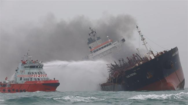 Cháy tàu chở dầu ngoài khơi Hong Kong