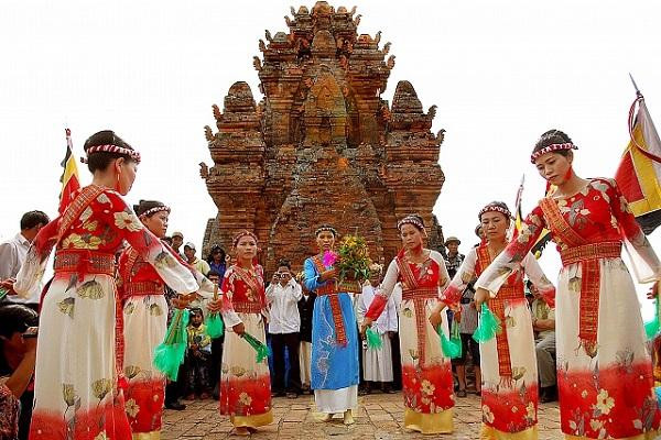 Sẽ trình UNESCO công nhận Lễ hội Katê là Di sản văn hóa phi vật thể đại diện của nhân loại