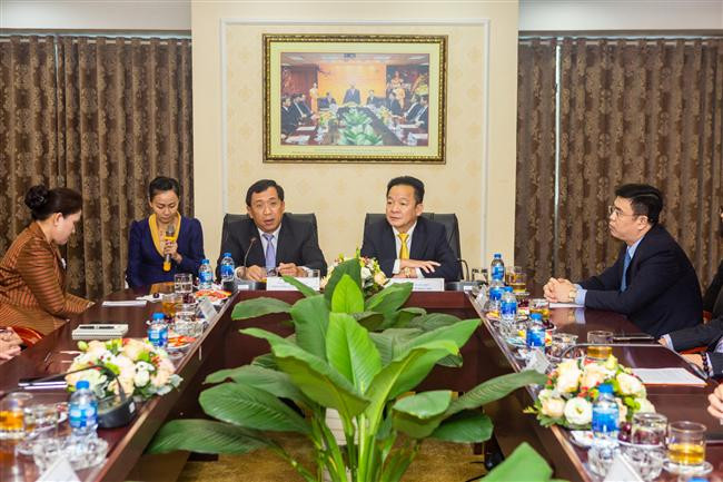 Thống đốc ngân hàng trung ương Lào: "SHB Lào góp phần quan trọng phát triển kinh tế - xã hội 2 nước Việt - Lào".