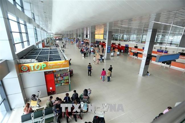 Sân bay Nội Bài thử nghiệm phân luồng hành khách nhằm giải quyết ùn tắc