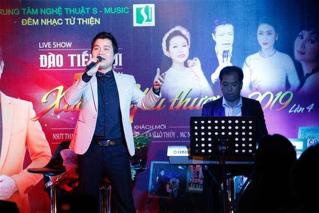 Ca sĩ Đào Tiến Lợi cháy hết mình trong đêm nhạc “Xuân yêu thương” 2019