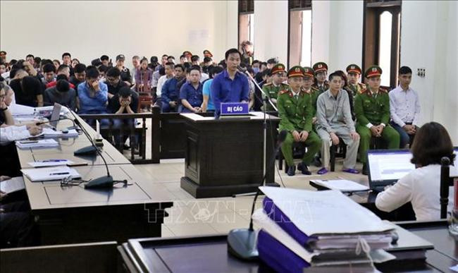 Hai bị cáo Phan Sào Nam, Nguyễn Văn Dương xin vắng mặt