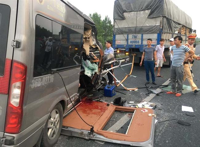 Vụ tai nạn trên cao tốc Pháp Vân: Thiếu tá công an và bác sĩ tử vong