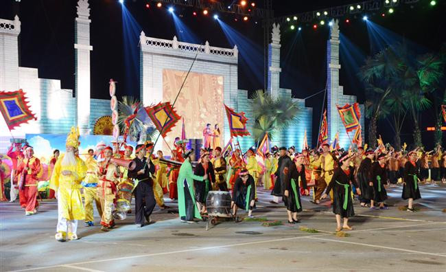 2.000 nghệ sĩ, diễn viên biểu diễn lễ hội đường phố tại Đền Hùng