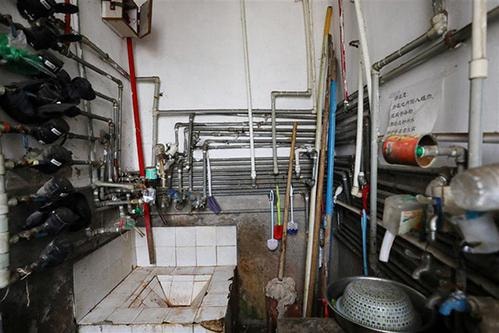 Cuộc sống tù túng, của người dân, trong "tòa nhà mỏng nhất thế giới", người hà nội