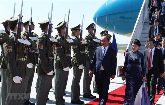 Thủ tướng Nguyễn Xuân Phúc đến Praha, thăm chính thức Cộng hòa Séc
