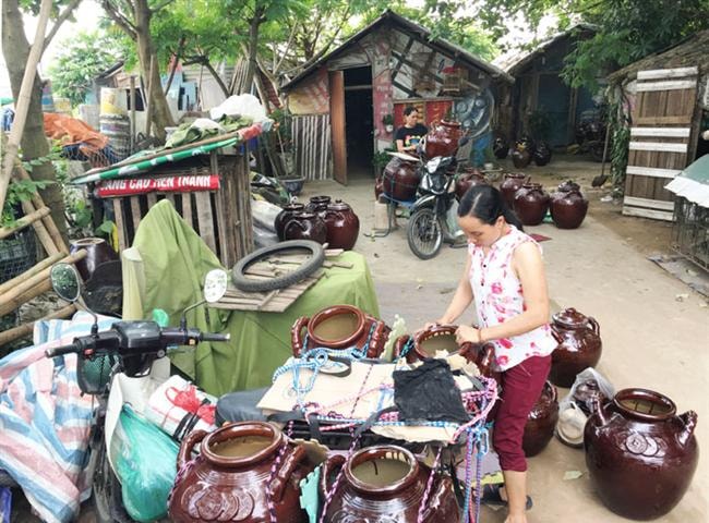 “Làng mắc cạn” trên sông Hồng