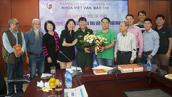 Tản mạn về Phùng Văn Khai và “Ngô Vương”
