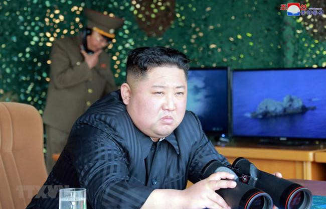 KCNA: Chủ tịch Kim Jong-un giám sát diễn tập "tấn công tầm xa"