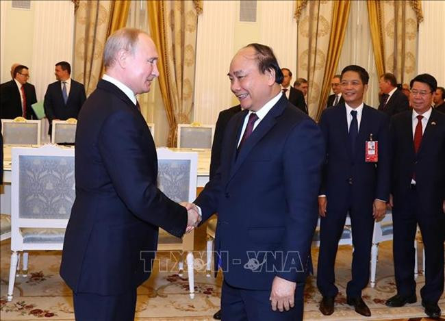 Thủ tướng Nguyễn Xuân Phúc hội kiến Tổng thống Nga Vladimir Putin