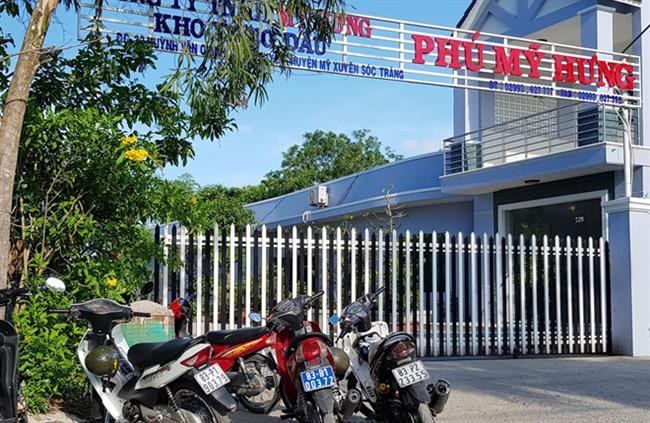 Cảnh sát khám xét kho xăng dầu của "đại gia" Trịnh Sướng