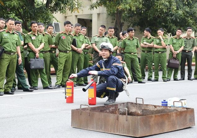 Công an Hà Nội: Đi đầu về công tác nâng cao kỹ năng PCCC cho cảnh sát khu vực, công an xã