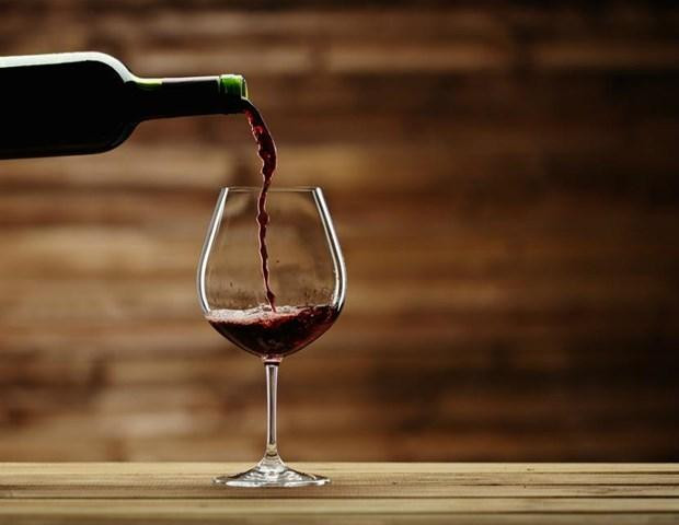 Một chai rượu vang mỗi tuần làm tăng nguy cơ mắc bệnh ung thư ở phụ nữ