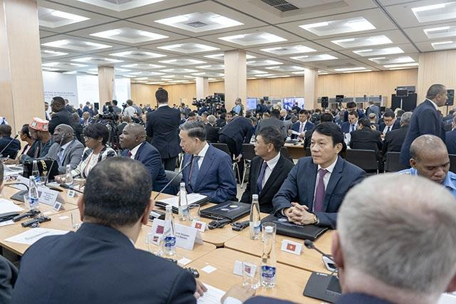 Việt Nam tham dự Hội nghị Lãnh đạo phụ trách an ninh