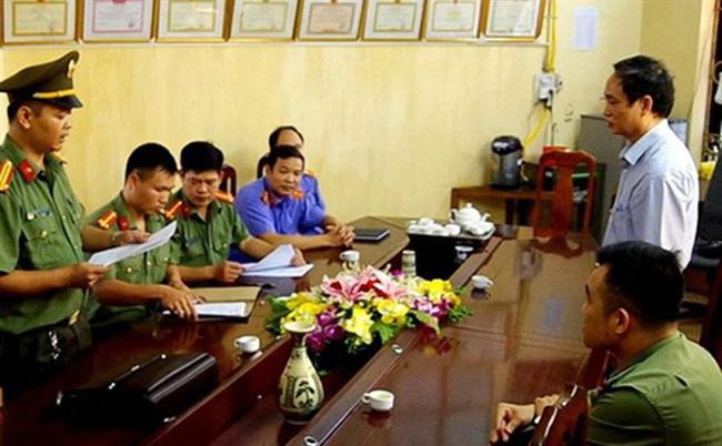 Nguyên cán bộ CA tỉnh trong vụ sửa điểm thi ở Hà Giang: "Em có một số cháu cần nhờ anh giúp đỡ, để các cháu được đi học"