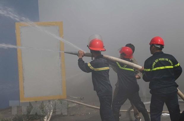 Cháy kho chứa 4.000 tấn hạt nhựa, hàng trăm công nhân hoảng loạn