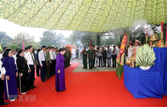 Chủ tịch Quốc hội dự Lễ an táng hài cốt liệt sĩ tại Tây Ninh
