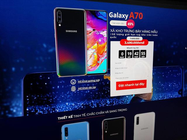 Tham mua điện thoại Samsung giảm giá 50%, nhận về hàng giả Oppo ở VN