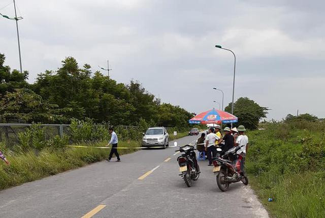 Phát hiện thi thể đàn ông phân hủy bên đường ra sân bay Nội Bài