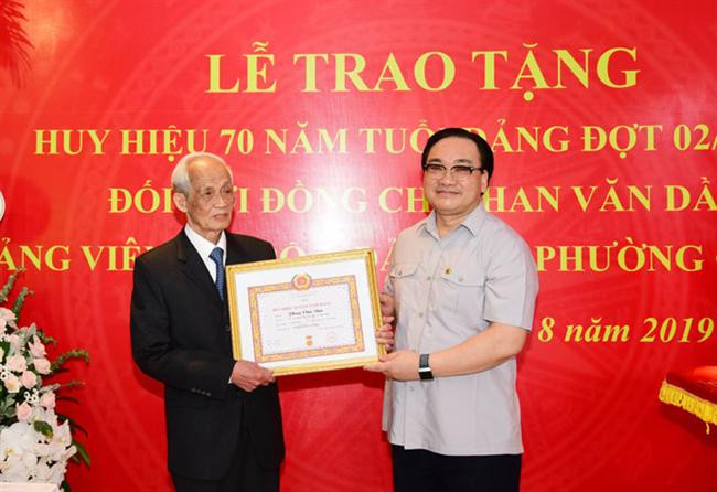 Bí thư Thành ủy Hà Nội thăm một số di tích Chủ tịch Hồ Chí Minh đã sống và làm việc