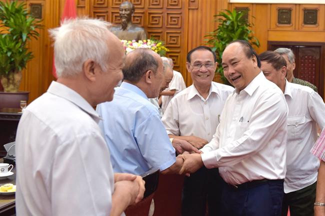 Thủ tướng Nguyễn Xuân Phúc gặp mặt các cán bộ từng phục vụ Bác Hồ