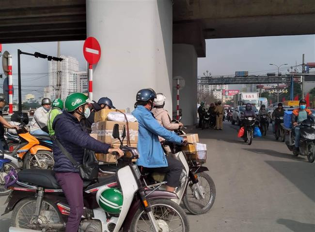 Hoàng Mai, Hà Nội: Hình ảnh không đẹp mất an toàn giao thông tại khu vực Bến xe Nước Ngầm