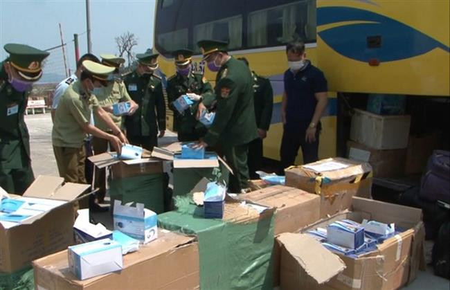 Hà Tĩnh: Bắt vụ vận chuyển lượng lớn khẩu trang y tế sang Lào