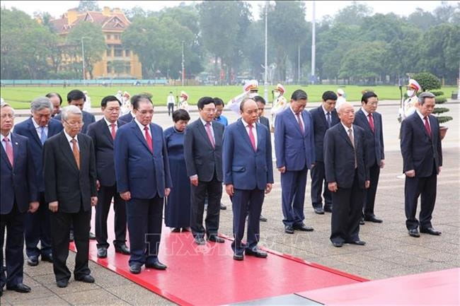 Lãnh đạo Đảng, Nhà nước vào Lăng viếng Bác nhân 45 năm Ngày thống nhất đất nước