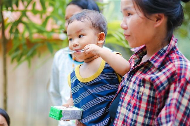 Quảng Nam: Nỗ lực để đưa sữa lên trường học vùng cao
