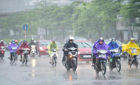 Thời tiết hôm nay 30/7: Hà Nội có lúc mưa rào và dông, áp thấp nhiệt đới đã vào Biển Đông