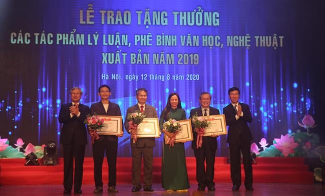 Vinh danh 15 tác phẩm lý luận, phê bình văn học, nghệ thuật xuất sắc