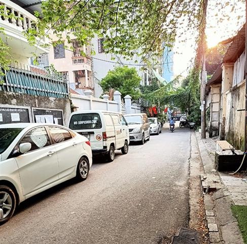 Lấn chiếm vỉa hè, lòng đường để kinh doanh