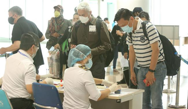 Giám sát người nhập cảnh vào Việt Nam: Giảm nỗi lo lây nhiễm trong cộng đồng