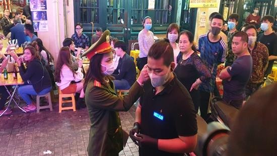 Hà Nội: Kiểm tra chặt chẽ việc phòng dịch Covid-19 tại các quán bar, karaoke