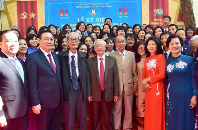 Hình ảnh Tổng Bí thư, Chủ tịch nước Nguyễn Phú Trọng thăm trường xưa