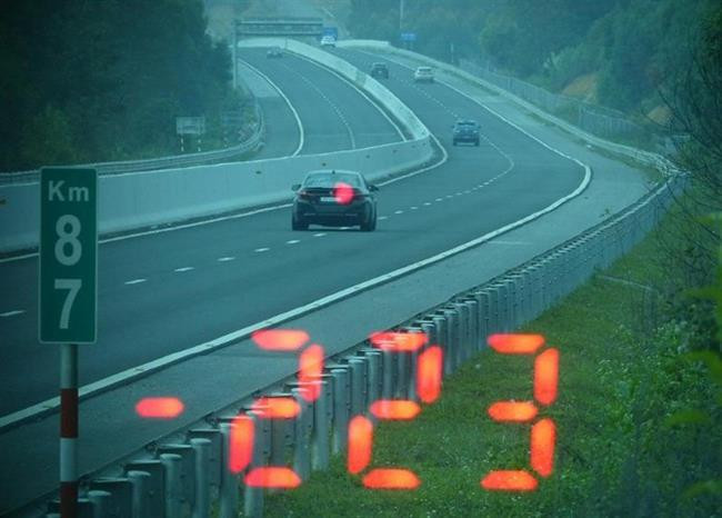 'Vội đi ăn cưới', tài xế BMW phóng xe với tốc độ 223km/h trên cao tốc