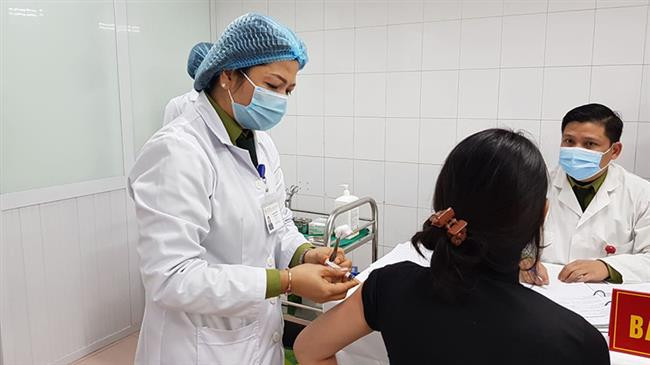 Việt Nam tiêm nhắc vaccine Covid-19 cho 17 tình nguyện viện