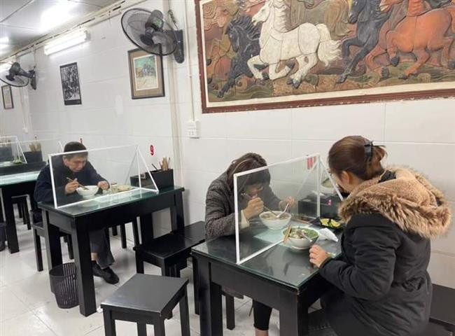 Siết chặt công tác phòng, chống dịch Covid-19 tại Hà Nội: Hàng quán đóng cửa, di tích dừng đón khách