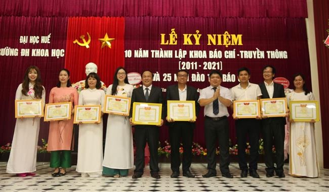 Trường Đại học Khoa học Huế kỷ niệm 10 năm thành lập Khoa Báo chí - Truyền thông và 25 năm đào tạo báo chí