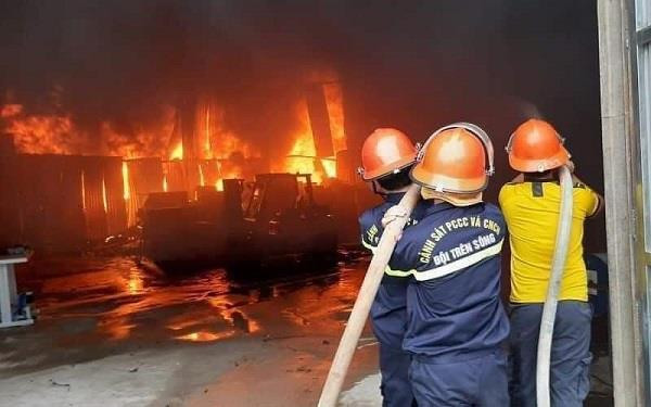 Nghệ An: Cháy lớn tại phòng trà ở TP Vinh lúc rạng sáng, 6 người thiệt mạng