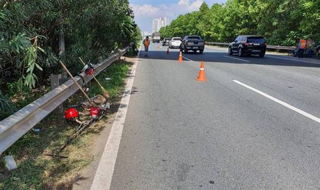 Truy tìm tài xế xe ô tô đâm tử vong công nhân trên đại lộ Thăng Long