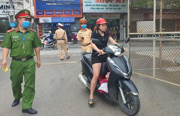 Hà Nội: Phạt gần 10 tỷ đồng những người không đeo khẩu trang nơi công cộng