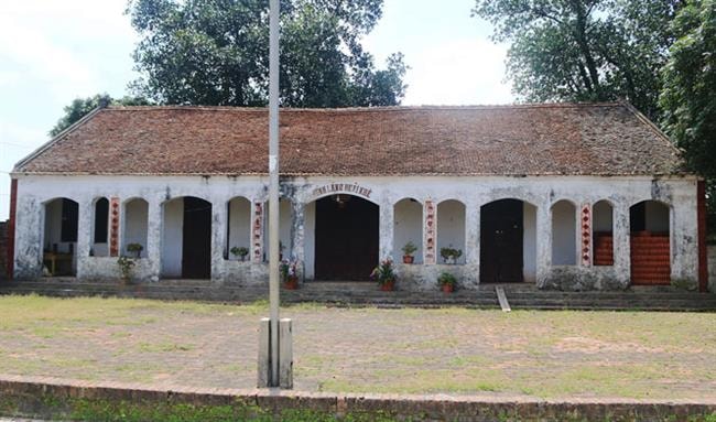 Ngôi đình cổ ven dòng Kim Ngưu