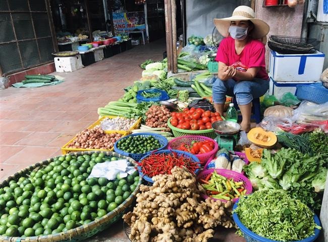 Tâm sự của các tiểu thương trong những ngày Hà Nội áp dụng Chỉ thị 17 về phòng chống dịch Covid-19