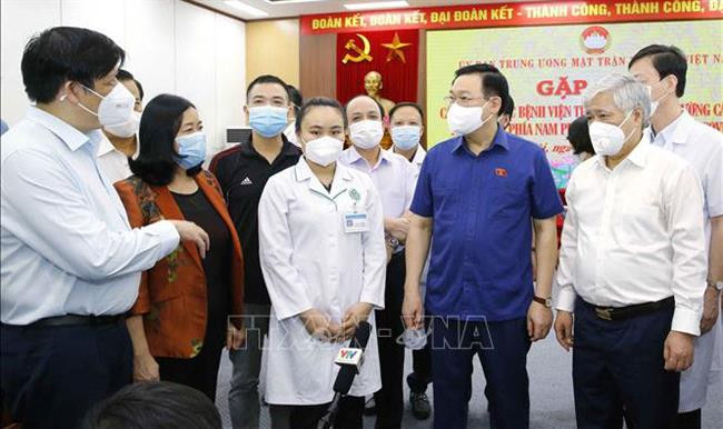 Chủ tịch Quốc hội Vương Đình Huệ gặp mặt cán bộ y tế tăng cường phòng, chống dịch Covid-19 cho các tỉnh, thành phố phía Nam