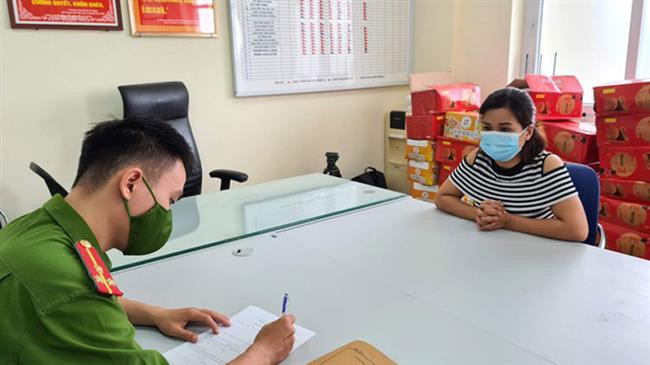 Khởi tố đối tượng làm giấy đi đường, đưa 9 người từ vùng dịch Hà Nội, về tỉnh Nghệ An