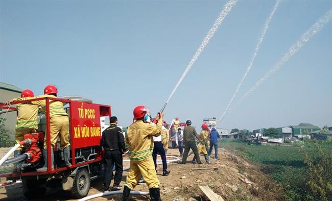 Ra mắt đội chữa cháy lưu động tại làng nghề Hữu Bằng, huyện Thạch Thất