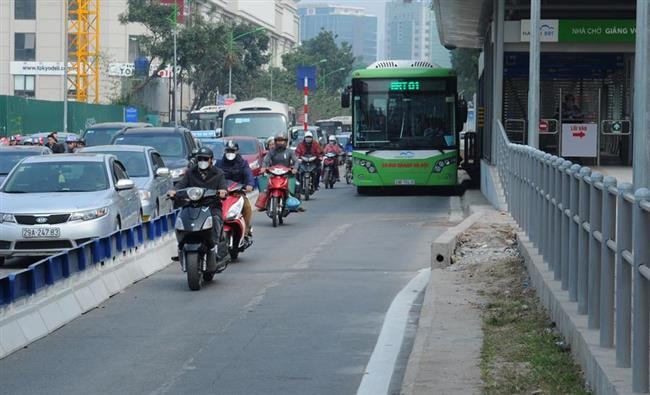 Lấn làn BRT: Thói quen xấu kéo lùi mục tiêu lớn