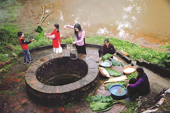 Chạm vào niềm Tết