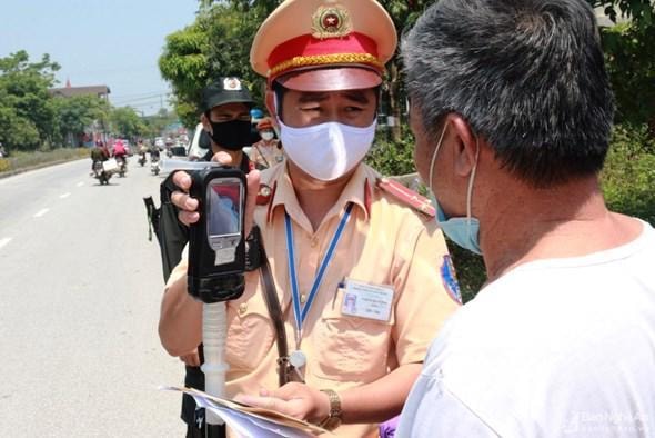 “Hành lang thép” đảm bảo an toàn giao thông ngày Tết